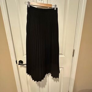 Black pleated skirt, size medium